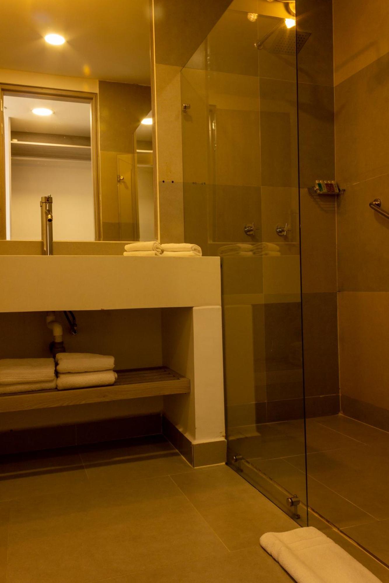 Vvc Hotel'S Вильявисенсио Экстерьер фото